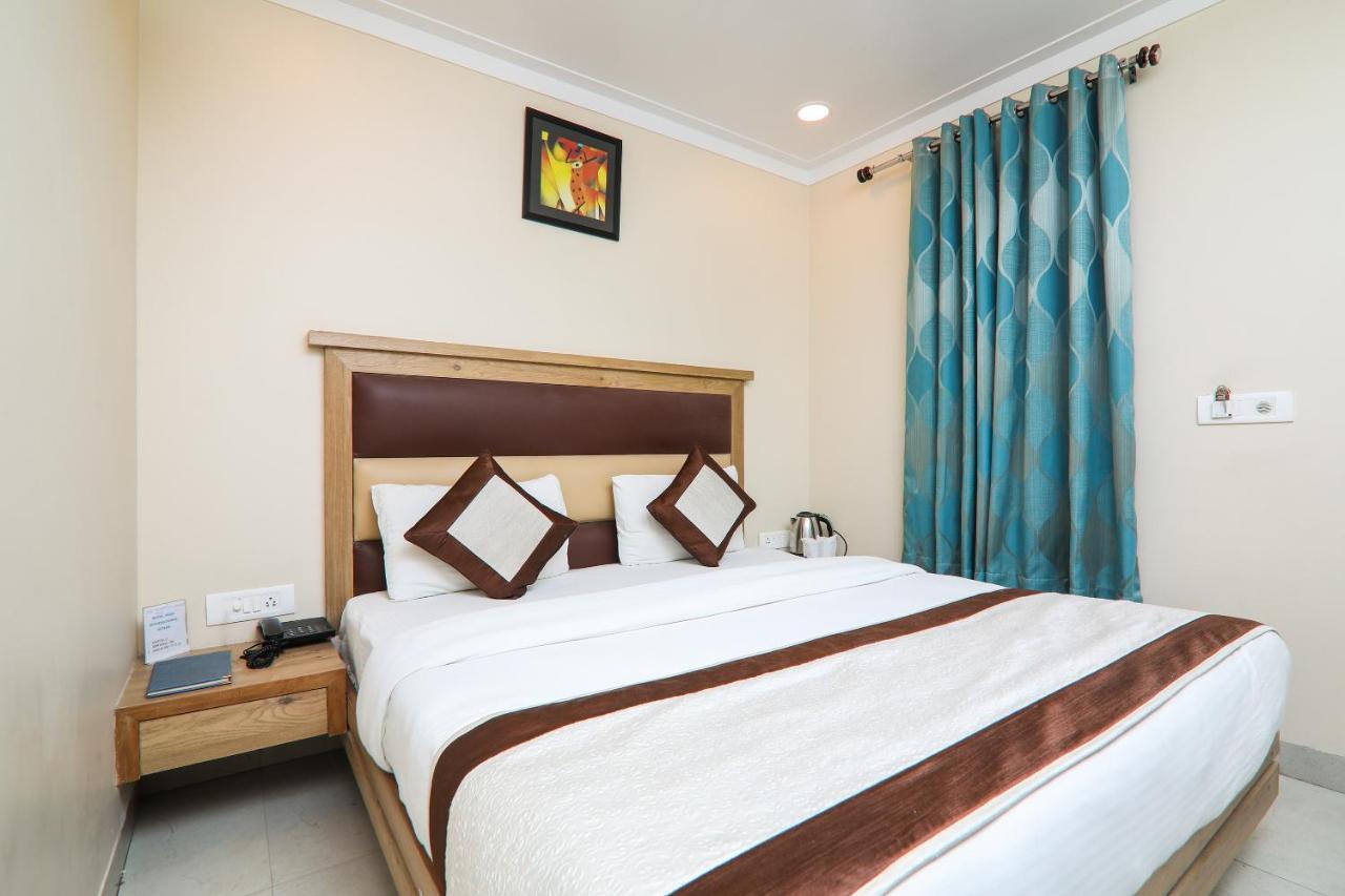Hotel Amar International New Delhi Exterior photo