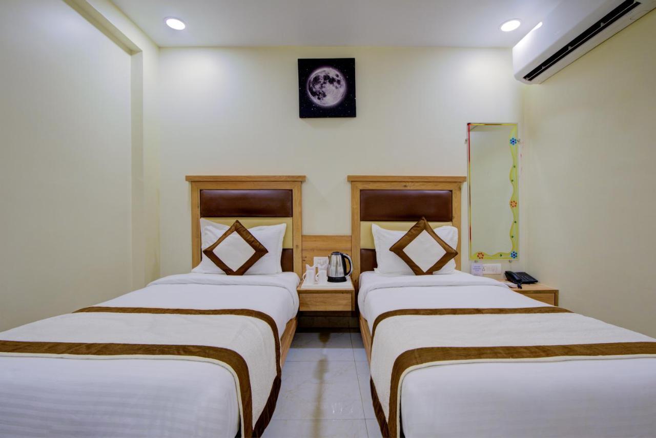 Hotel Amar International New Delhi Exterior photo